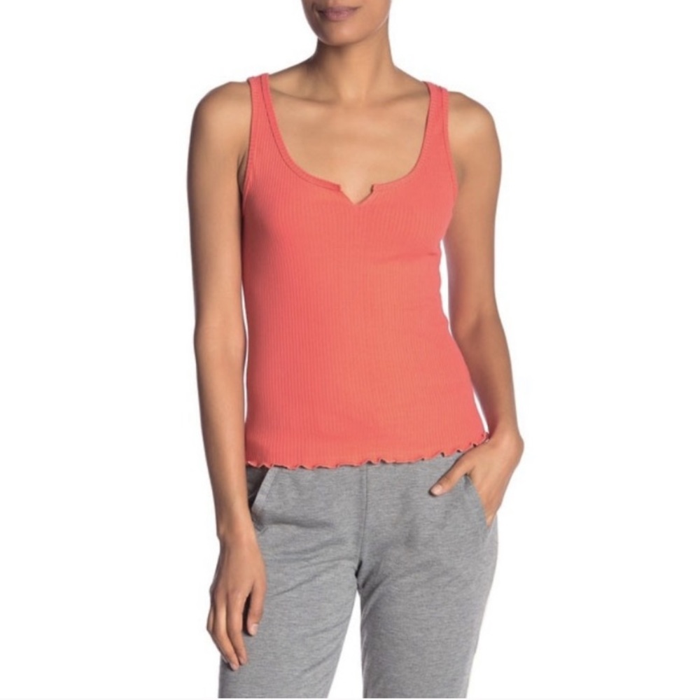 Socialite Scoop Neck Coral Lettuce Edge Tank M
